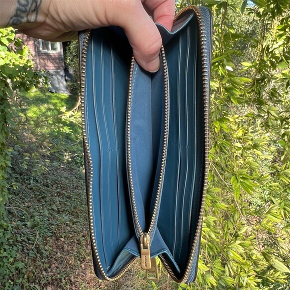 COACH Long Zip-Around Accordion Wallet Smooth Leather Blue w Brass/Gold Logo - Picture 4 of 9